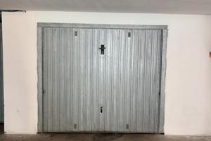 Box auto 23 mq in via del Canaletto