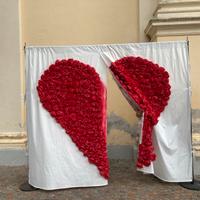 Scenografia a cuore per matrimoni ed eventi
