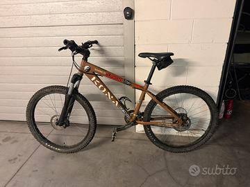 Mountain Bike Kona Shred