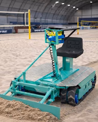 Livella e pulisce la sabbia per Beach tennis