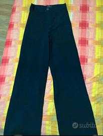 Pantalone neri eleganti a palazzo