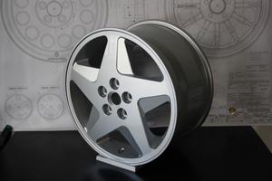 FERRARI 348 CERCHIO OEM 9X17 POSTERIORE SX