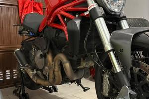 Monster 821