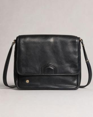 Borsa a spalla vintage nera con patta e doppia chi