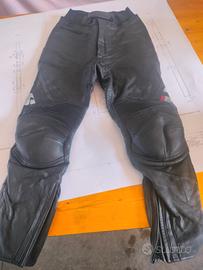 Tuta da moto in pelle IXS, taglia 50