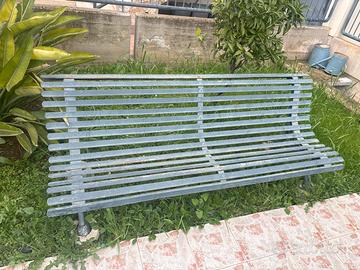 Panca in ferro da giardino