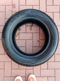 4 pneumatici Good Year Efficient Grip Performance 