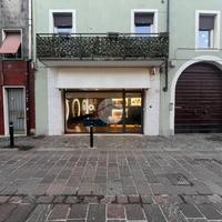 NEGOZIO A DESENZANO DEL GARDA