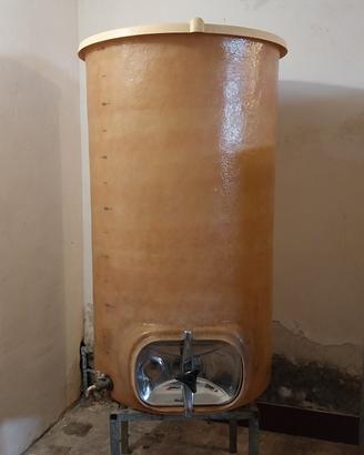Botte vetroresina per vino 700 litri con rubinetto
