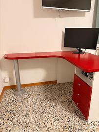 Scrivania angolare rossa con cassettiera
