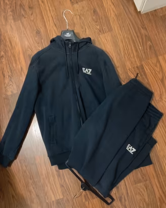 Felpa EA7 originale con difetti (vedi foto)