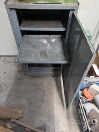 Cassettiera in ferro da officina 
