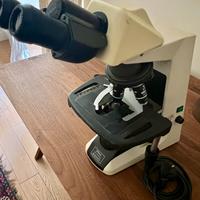 Microscopio Nikon