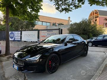 Maserati Ghibli RIBELLE V6 Diesel Bi-Color