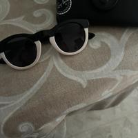 2 paia di occhiali guess e vans