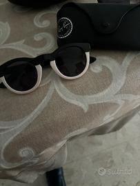 2 paia di occhiali guess e vans