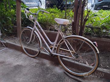 Bicicletta Bianchi da passeggio tipo olandese