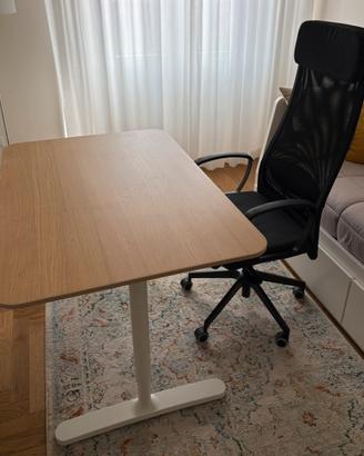 Scrivania e sedia ufficio