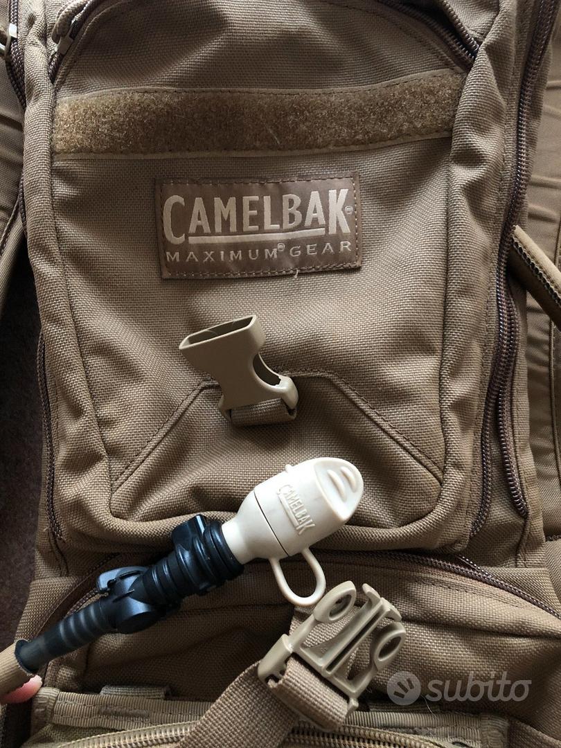 Zaino militare Camelbak con sacca idrica 2,5 L - Sports In vendita a Torino