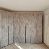 Armadio con cabina e comò