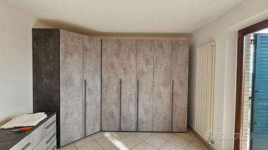 Armadio con cabina e comò