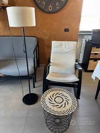 Poltrona a dondolo lampada e tavolino