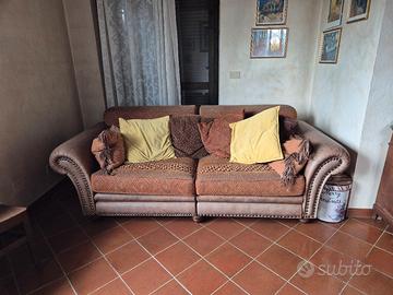 divano in stile etnico in pelle e tessuto