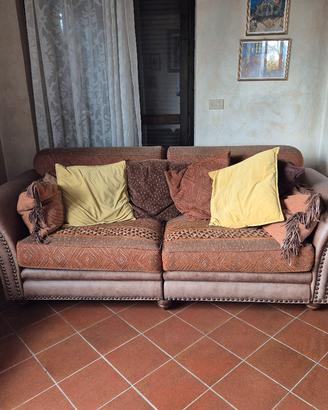 divano in stile etnico in pelle e tessuto