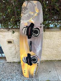 Wakeboard slingshot con attacchi