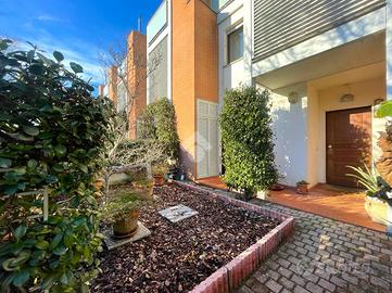 VILLA A SCHIERA A SCANDICCI