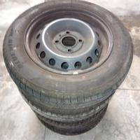  4 gomme invernali su cerchio