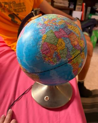 Mappamondo in lingua francese