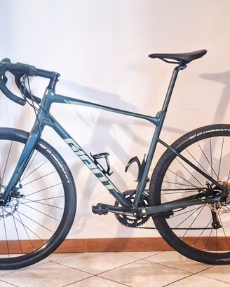 Gravel Giant Revolt, bici da corsa freni a disco L