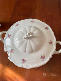 Zuppiera e servizio caffe