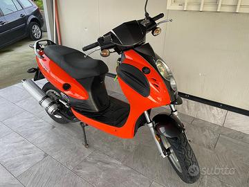 Scooter  steed   bee 125 km 8600