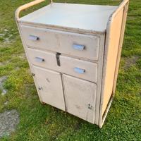 Mobiletto ospedale anni '60