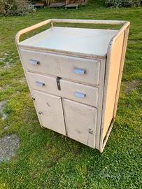 Mobiletto ospedale anni '60