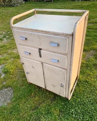 Mobiletto ospedale anni '60