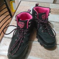 scarpe da donna da trekking numero 40. 
