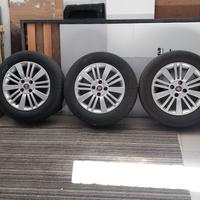 Cerchi in lega con gomme 