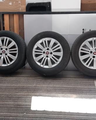 Cerchi in lega con gomme 