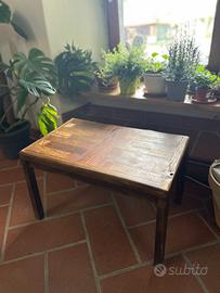 Tavolino in legno massello