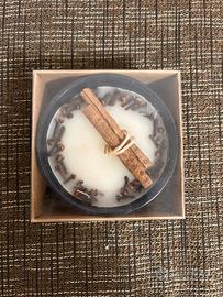 Candela alla cannella nuova ancora sigillata