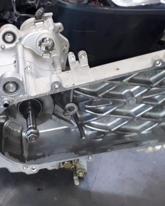 SYM HD Evo 125 '10: motore pinza scudo faro