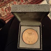 spilla Lalique in cristallo smerigliato 