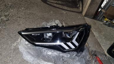 Faro anteriore sinistro