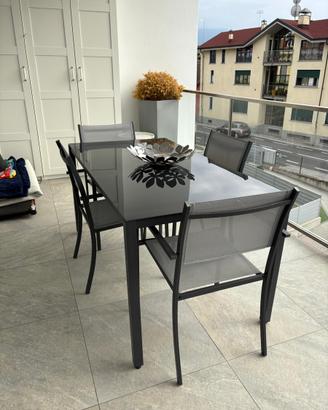 Set tavolo da esterno con 4 sedie - design moderno