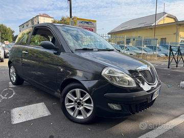 Lancia Ypsilon 1.4 16V Platino