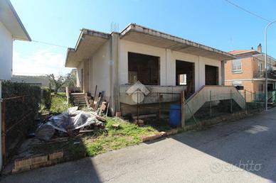 VILLA SINGOLA A MOSCIANO SANT'ANGELO