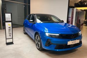 Opel Astra-e 156 CV GS